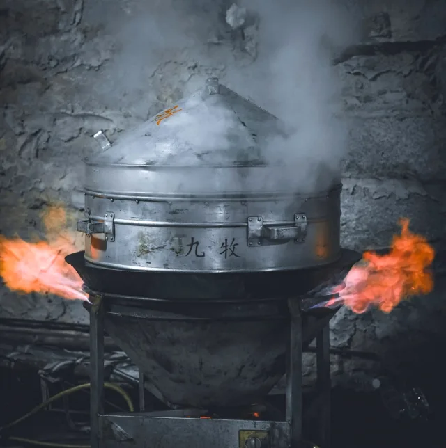 Pressure vessel spitting flames from both sides